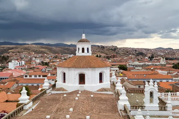 Sucre Bolivien: Die weiße UNESCO-Welterbe-Stadt auf 2.800m – Sehenswürdigkeiten, Tipps und warum Sucre oft unterschätzt wird